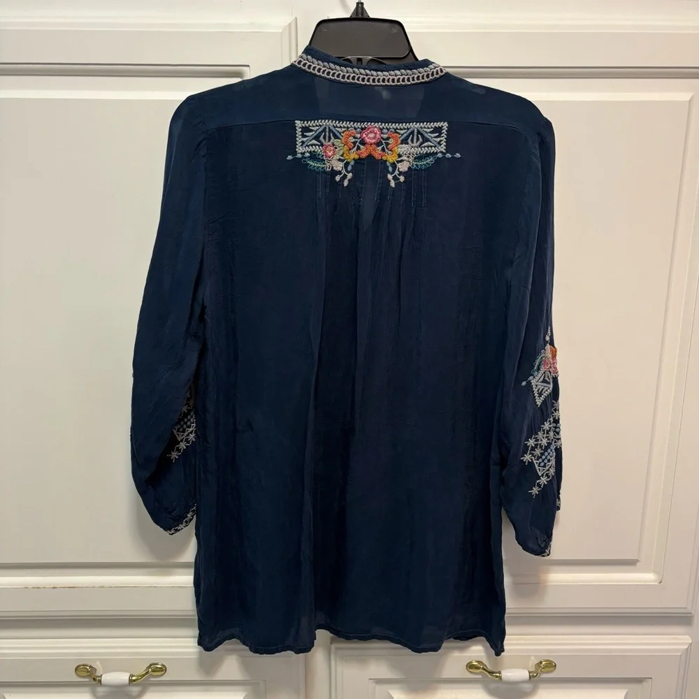 Johnny Was Bethanie Blue Embroidered Tunic Women’s Size Small - Picture 3 of 8